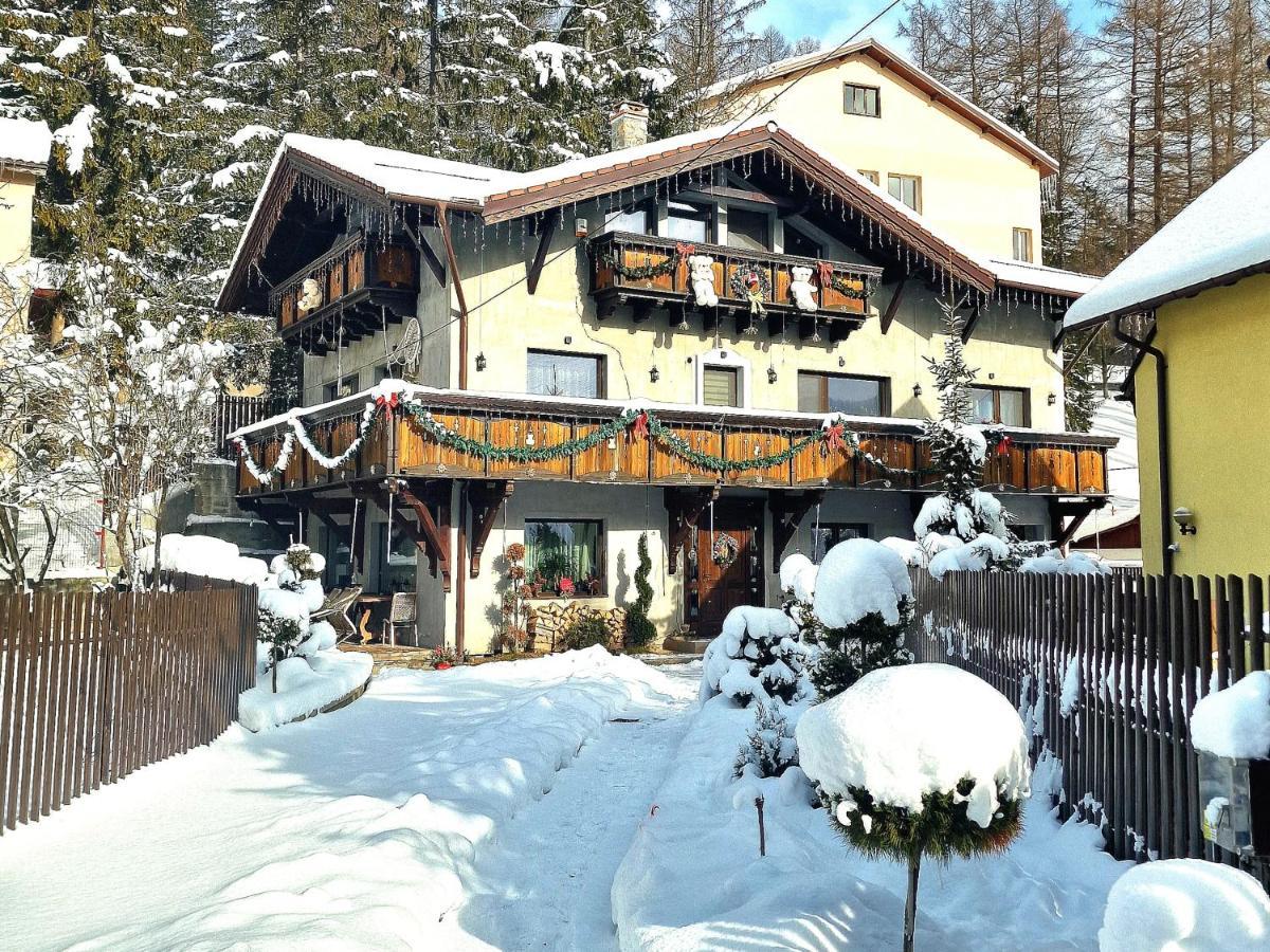 Amor Tirol Busteni (Adults Only) ภายนอก รูปภาพ